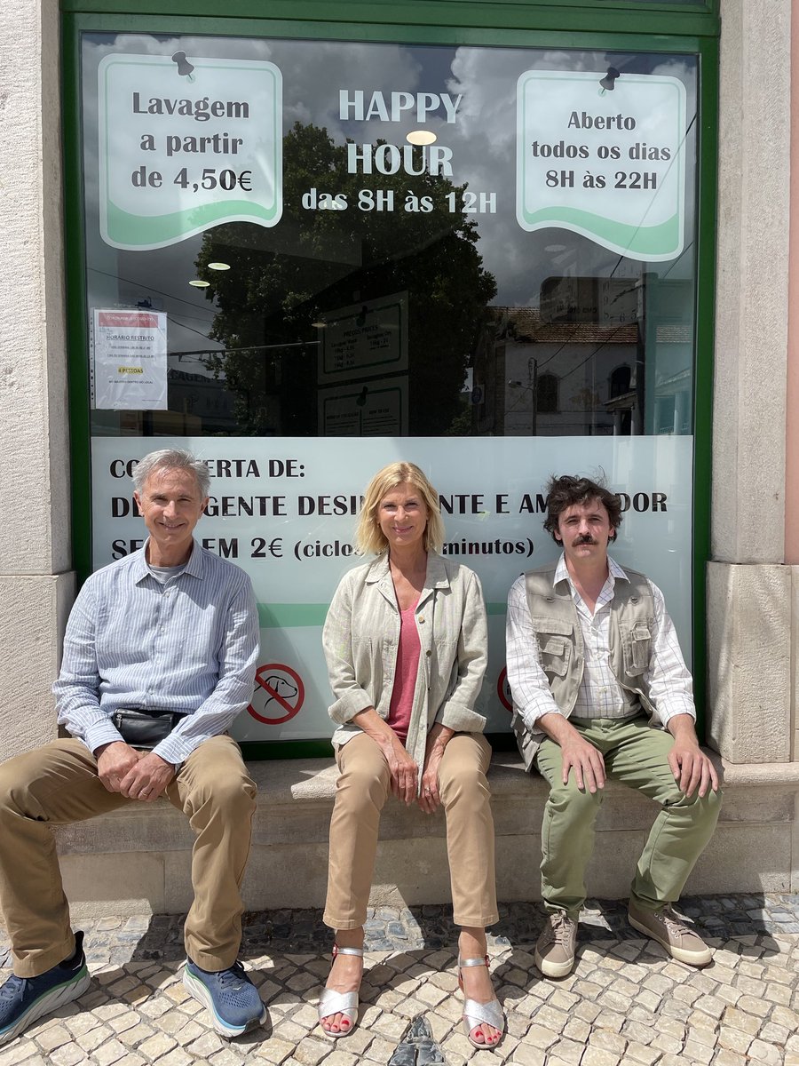 MicheleLaroque's tweet photo. Et voici la photo promise ! #ThierryLhermitte  ⁦@Nico___Martinez⁩  #JoyeuseRetraite2 #JR2 https://t.co/36AwohhjaM