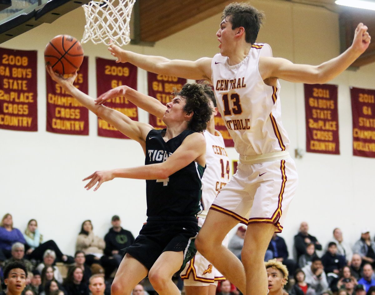 SBLiveOR's tweet photo. Tigard boys basketball could have challenged for a state title were this a normal season #opreps https://t.co/XzTuHQaRxA https://t.co/HeXysl7bez