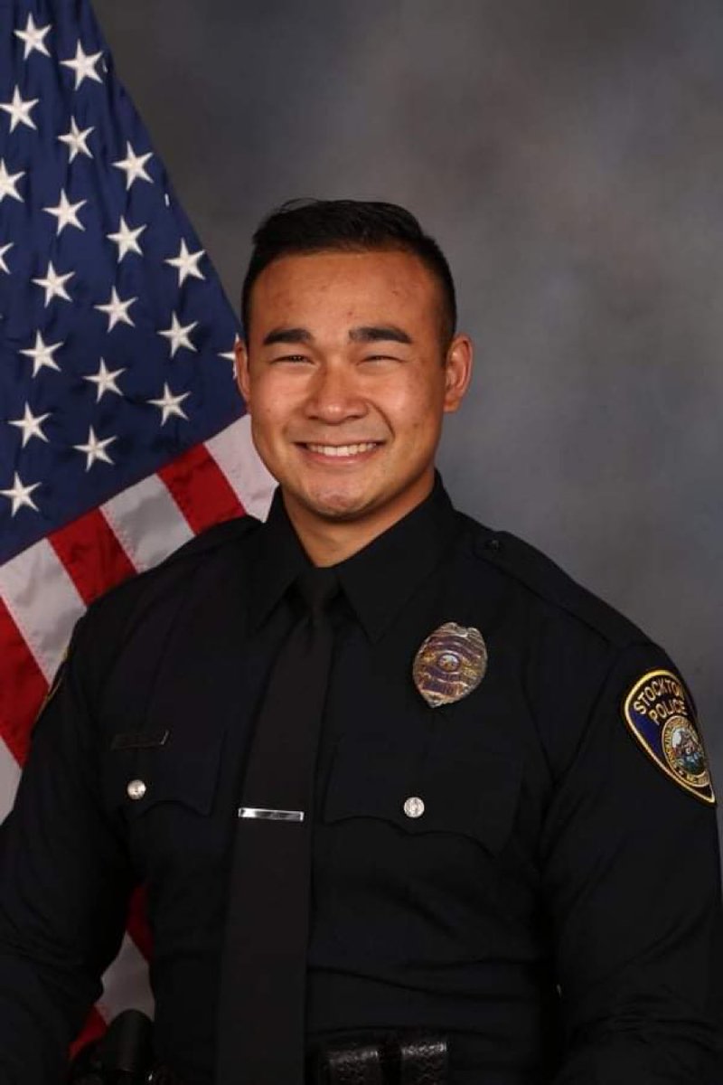 LadyRedWave's tweet photo. Please say a Prayer!
This is terrible - Our police are under siege!
#RIPOfficerJimmyInn
Officer #JimmyInn was fatally shot Tues morning while responding to a domestic violence incident.
https://t.co/mFF3cW2E8uโฆ https://t.co/VRm1UpLaXd