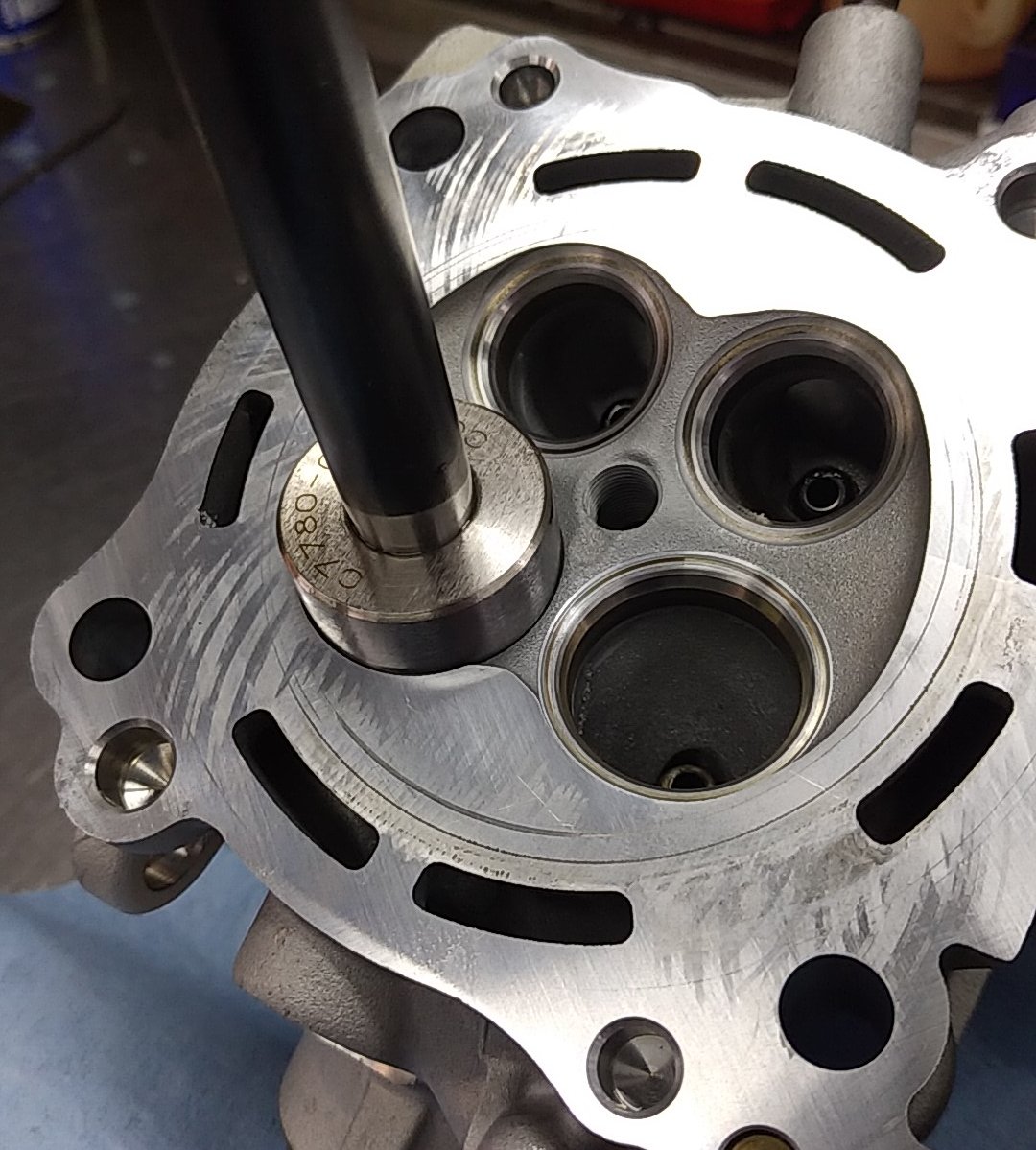 sus441's tweet photo. YAMAHA WR250X
バルブシートカット&擦り合わせ
ちょうど良いサイズのカッターが無いため、汎用品を加工して専用品としています。
#yamaha
#wr250x
#wr250r
#wr250f
#sus441
#sus441engine
#enginemaintenance
#engineoverhaul
#engine https://t.co/GSYs7NzKZ8