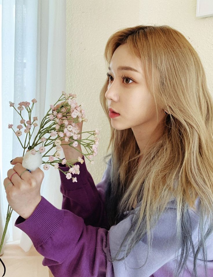 Hii,, starla here〃＾▽＾〃
gw newbie disini,, butuh seseorang buat ngajarin hehe🥀

mutualan? rt/like
fambest? rep/dm,, 

#roleplayer #roleplayerindonesia #rp #roleplay #rpindonesia #roleplayaccount #roleplayerkpop #rpkpop #rpindo