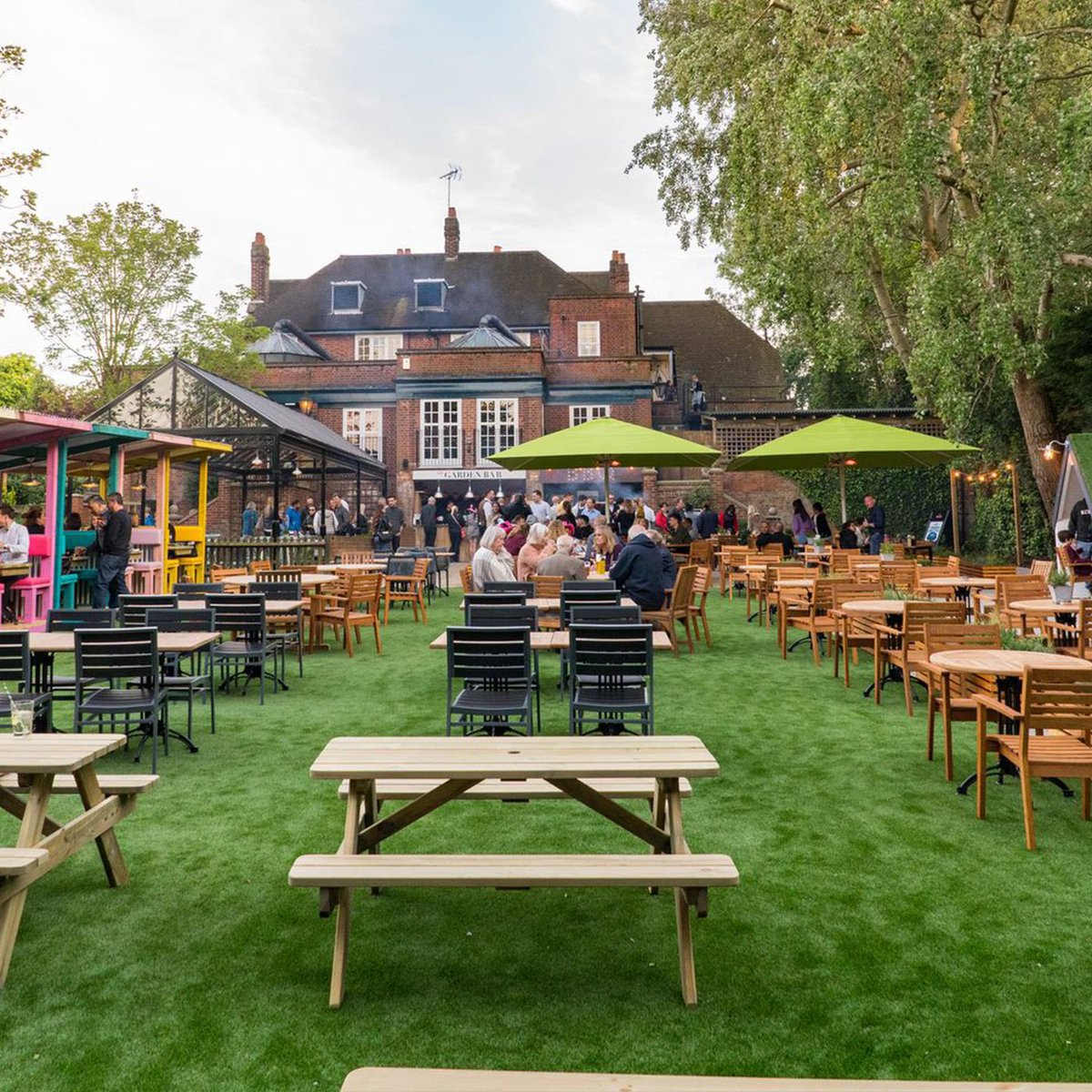 SarahPRennie's tweet photo. A THREAD: With evolving public spaces and need for alfresco dining, I’ve been asked a few times about #PicnicTables. How accessible are they and which designs are more inclusive? https://t.co/KHndWMOc8X