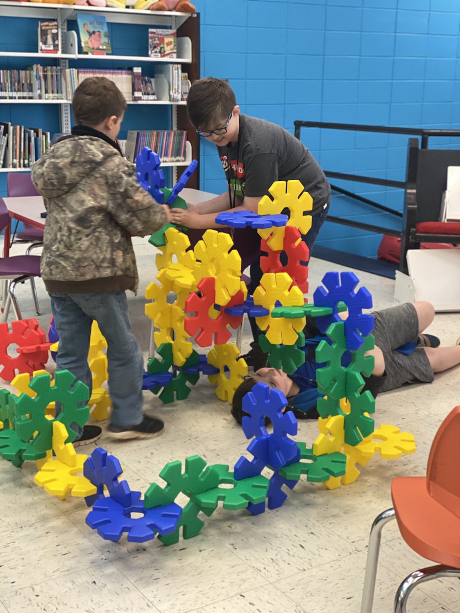 bes_media's tweet photo. Superhero construction requires super huge pieces! @brookhillelem #oneathens @AthensALSchools https://t.co/eaEIwSModz