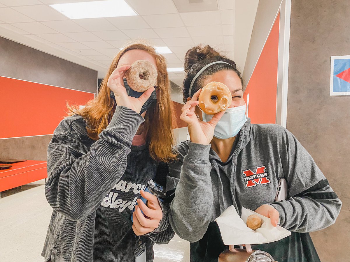 coachbarron88's tweet photo. Breakfast from @Marcus9StuCo? Donut mind if I do! #M9Stars #M9bettertogether @mhscoachklein https://t.co/YP8wxqHJBx