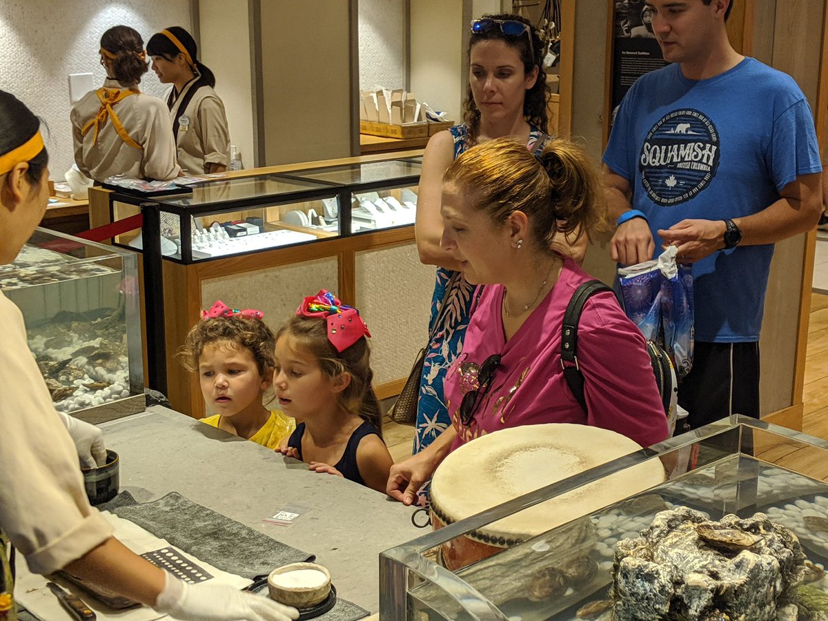 JoannLovealways's tweet photo. Happy Wednesday! One of my favorite memories, Pick a pearl at the Japan Pavilion! Have a great day! #DisTwitter #wednesday #epcot #epcotjapanpavillion #pickapearlepcotjapan #disney #disgram #vacationmemories #somethingdisneyeveryday Photo courtesy @dancemom0820 https://t.co/M4EQoeGpXa