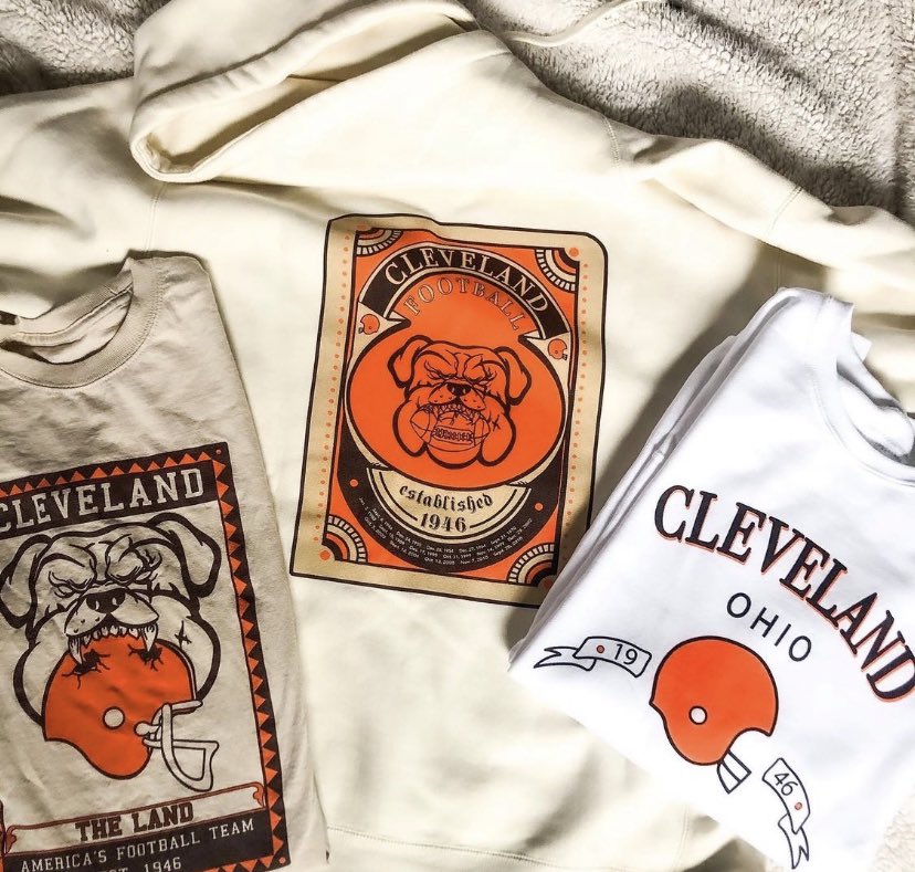 Let’s do a little giveaway for schedule release day! Giving away a $50 gift card to EmilyRoggenburk.com RT to enter! + all of our top selling football gear is on sale all day! 🏈