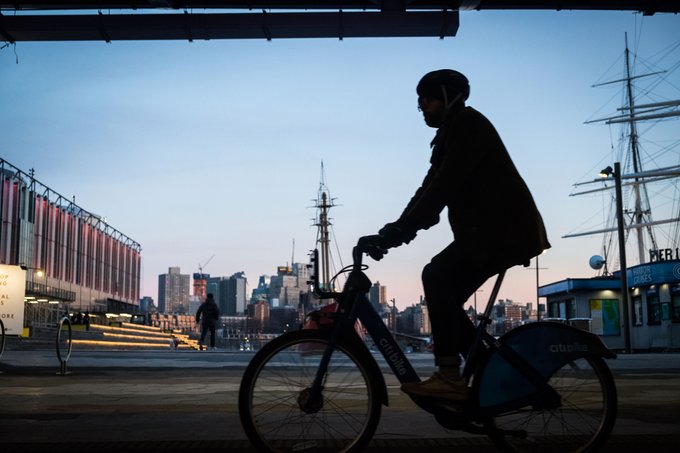 NYClimate's tweet photo. ICYMI: NYC will install 28 miles of new and improved busways and bus lanes in 2021, along with thirty miles of protected bike lanes, setting a record for most installed in one year. #StreetsWeek https://t.co/s8mKiZMPzz