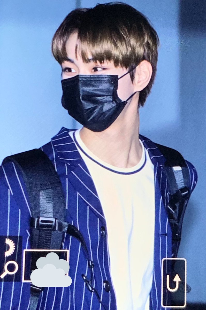 0209feed's tweet photo. he's literally glowing https://t.co/QgjXa4SEOv