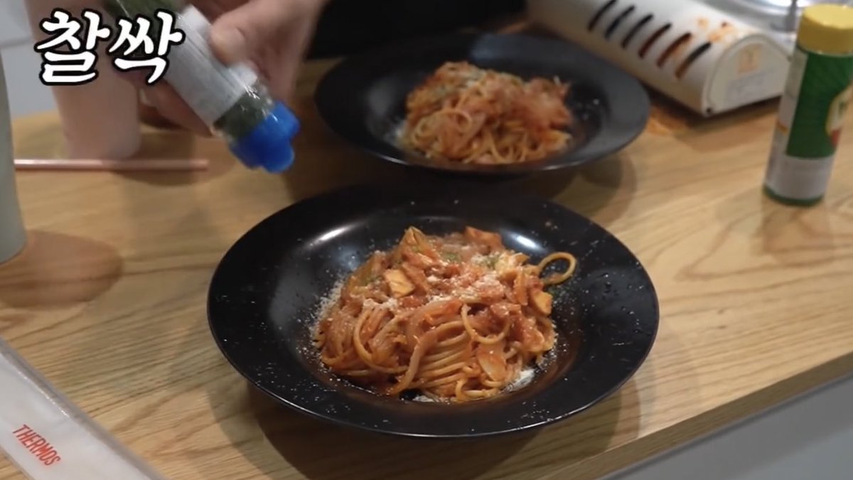oshcuddles's tweet photo. food exo cooked by themselves 

chanyeol                                         yixing
kyungsoo                                       jongin https://t.co/hjyUmddMmf