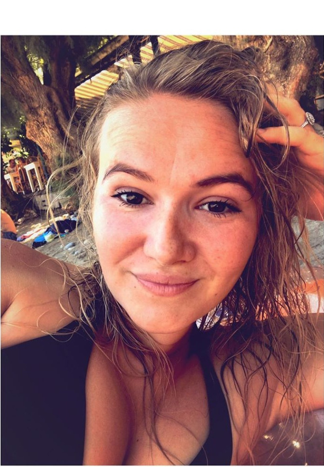 MrGreglaw's tweet photo. 💞 Melissa Suffield Actress YouTube 🎬 🎭 https://t.co/mUp3eyzfNx
Music 🎶
https://t.co/l5Kn7GpYWh
Pete Johnson -1280 Stomp (Drumming Cover)
https://t.co/J2F30z1uEv 😀
Stay Safe 👐😷🚺➡️🚹
#melissasuffield #lucybeale #eastenders #actress #singer #music #britishactress https://t.co/6steRAnoOo