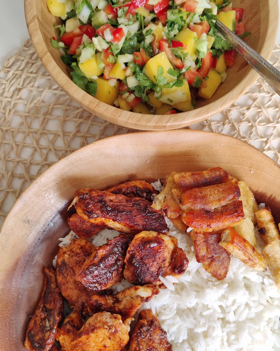 Maryammjd's tweet photo. ACM #CHI2021 #BLinner what a delicious jerk chicken and mango and avacado salad #yum https://t.co/abAHAXPlbe