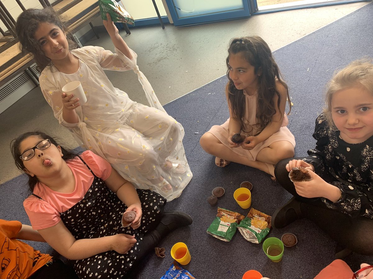 MissMellors's tweet photo. What a fabulous afternoon learning about and celebrating Eid al-Fitr! @DeltaCraven https://t.co/x9EVX7QbXd