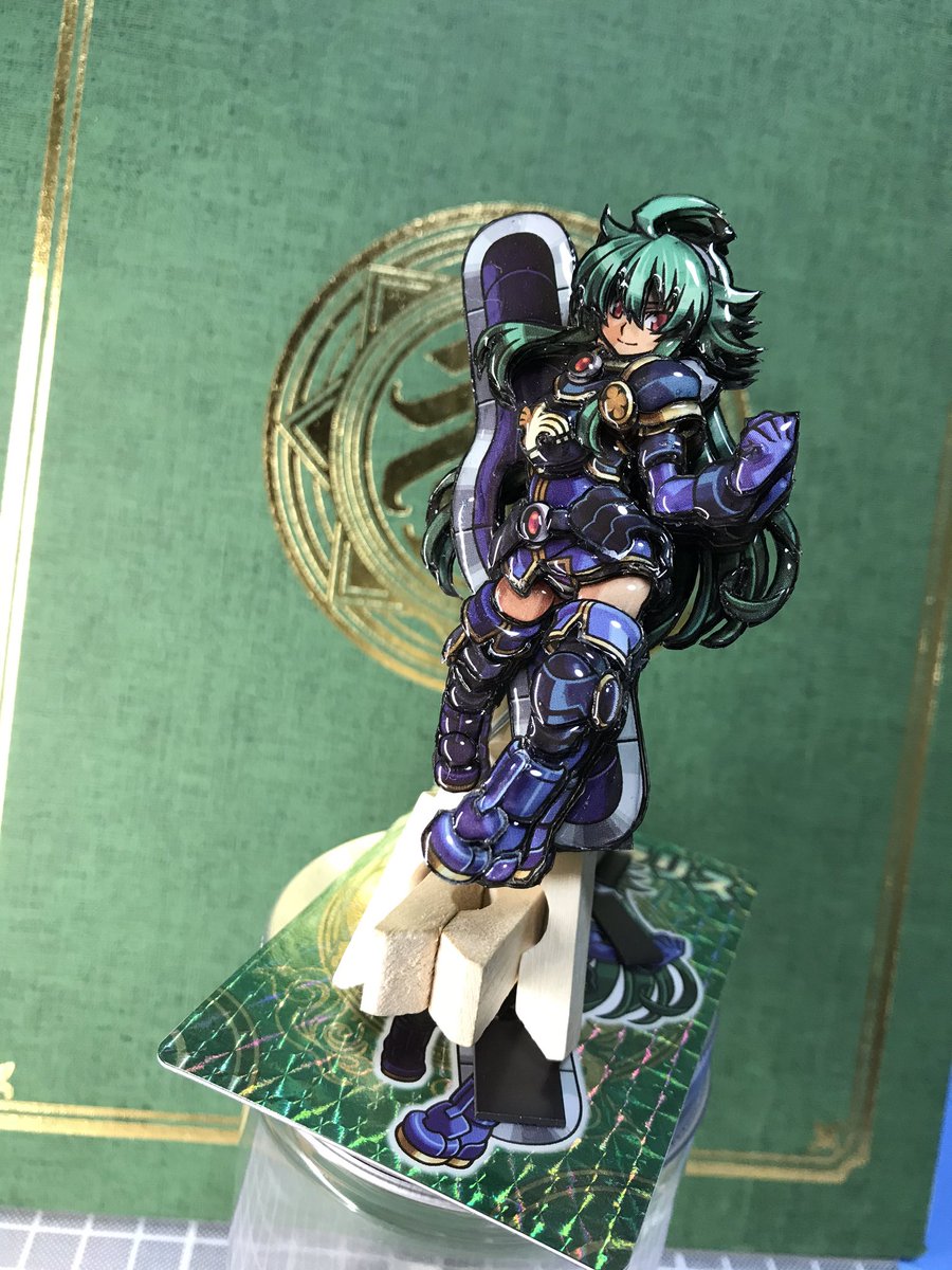 個人的に作りたかったポラリスさんです‼︎ 武器や鎧のガチガチ感と女性