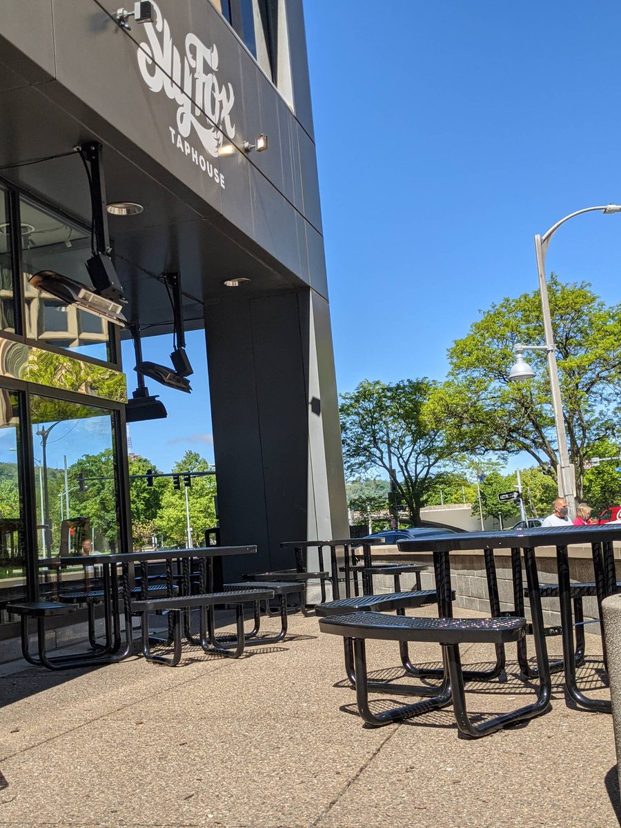 Headed to Point State Park? With over 100 seats on our sunny patio Sly Fox taphouse has your back to enjoy the beautiful weather!

#patiolife #sunnydays #bestlife #freshbeer