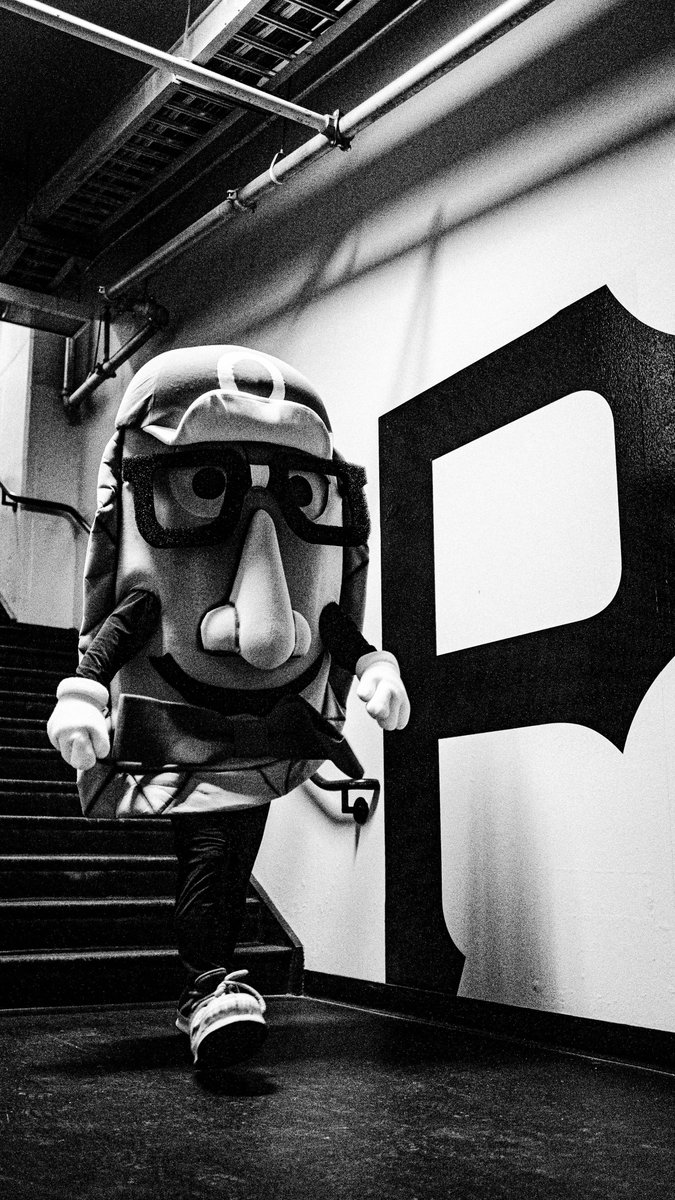 Pirates's tweet photo. In honor of their grand return.

#WallpaperWednesday x @MrsTsPierogies https://t.co/dJF4AzxNZW
