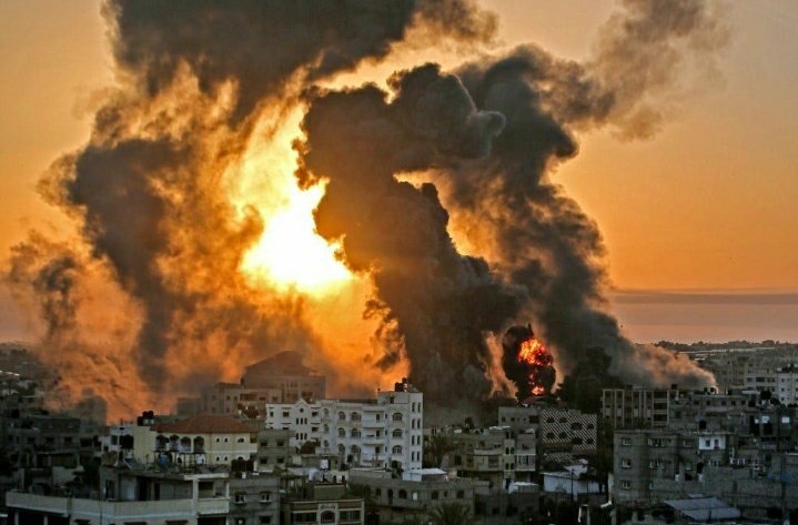 Fawzi2050's tweet photo. The morning of Gaza is different from the morning of other countries..💔💔
#غزة_تحت_القصف
 #GazaUnderAttack https://t.co/Ev24ITNVBT