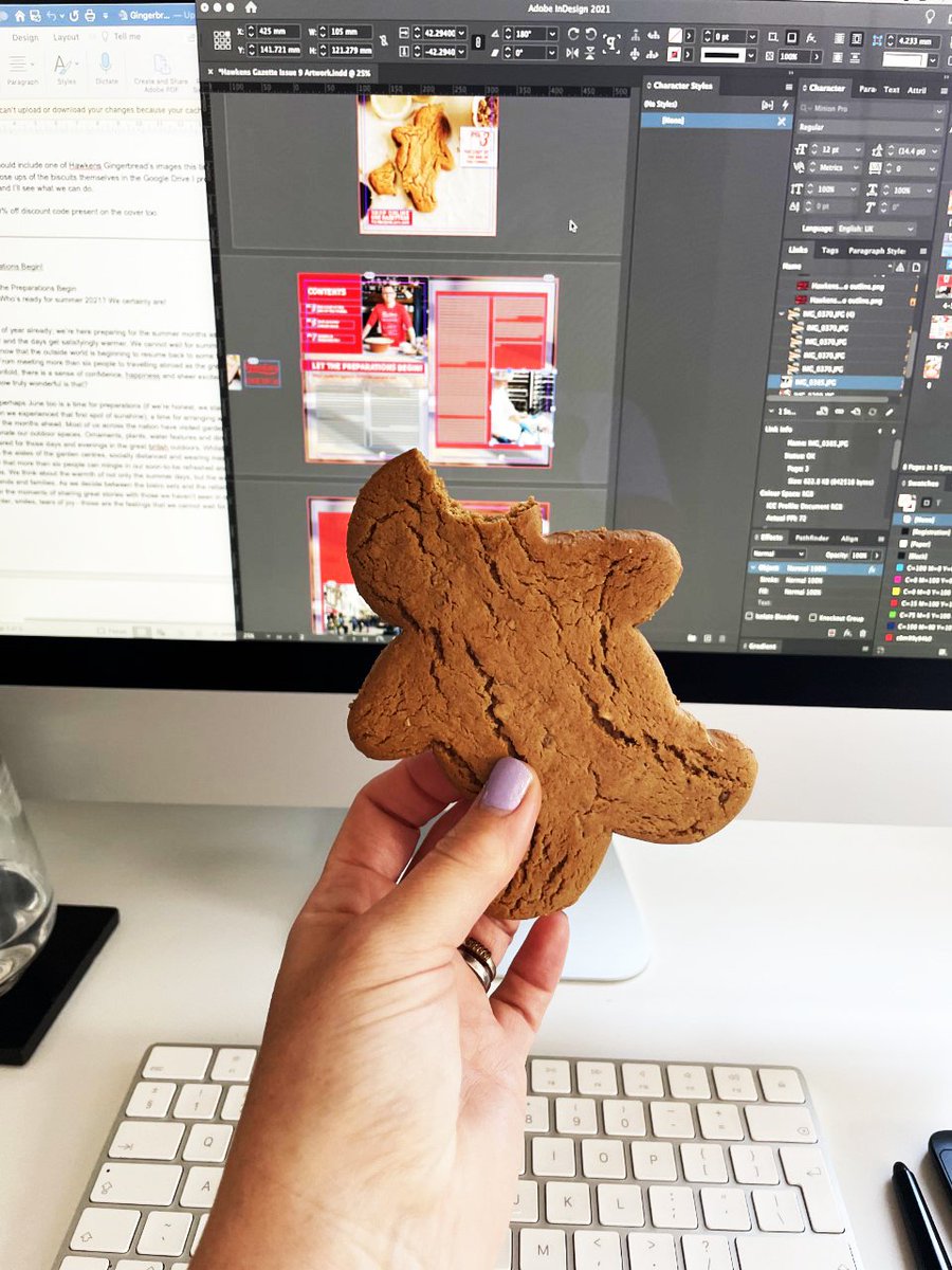 Visua1print's tweet photo. Our head Graphic Designer Sarah is busy this week designing the latest @HawkensGingerB gazette✒️

Thankfully she has a good supply of goodies from them to help her through the week! 

#Lincsconnect #Lincolnshire https://t.co/YiEgDTPMua