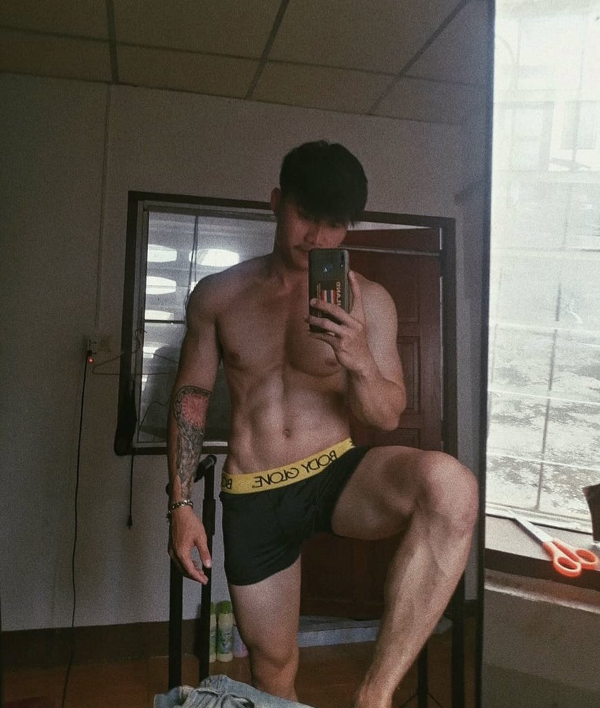 Pysi06's tweet photo. เป็นผู้ชายที่เซ็กซี่มากครับ น้องต้า https://t.co/E28WdJkZzY