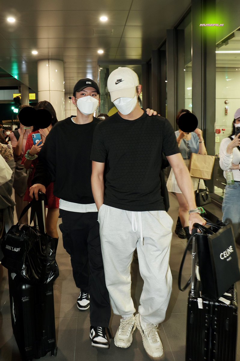 l0stminhyuk's tweet photo. PERO QUE ESTÁ PASANDO AQUÍ?? QUE ALGUIEN ME EXPLIQUÉ https://t.co/ftFXDgOhDb