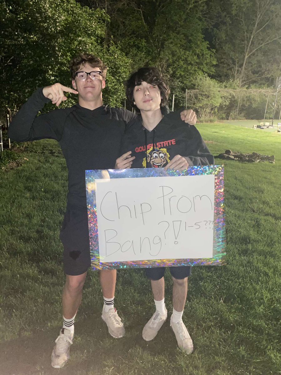 Sam Annakin’s lucky #5 is Adam Sellmer. They’re gonna have a great time at PROM5️⃣🌟