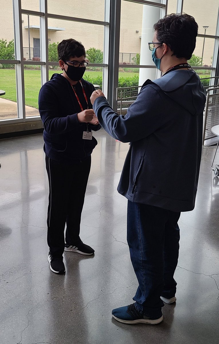 MHS9LIBRARY's tweet photo. Had a fun little competition during @MHS9th Maruder time today. #RockPaperScissors #M9stars #M9bettertogether https://t.co/KXDo7HCDcW