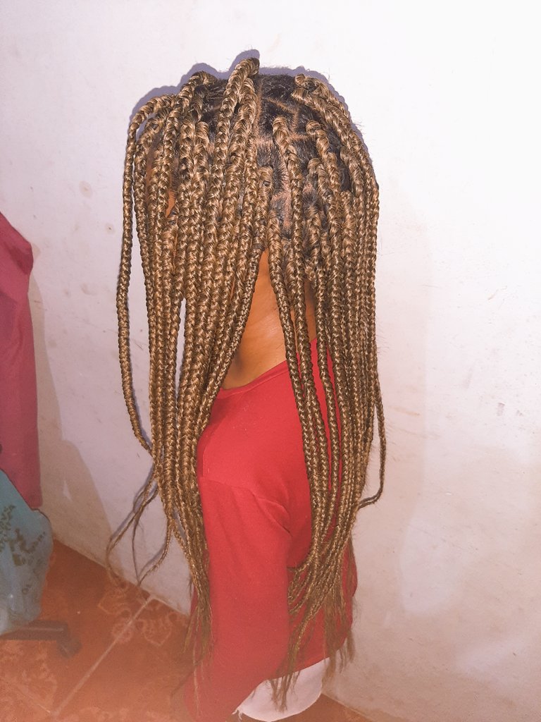 Adriana25731434's tweet photo. Promoção box braid mão de obra 100,00 , eu dando o material 170,00  vamos lá aproveita essa promoção e só chamar no zap 974048786 É marque seu horário https://t.co/HpSSuuXBWP