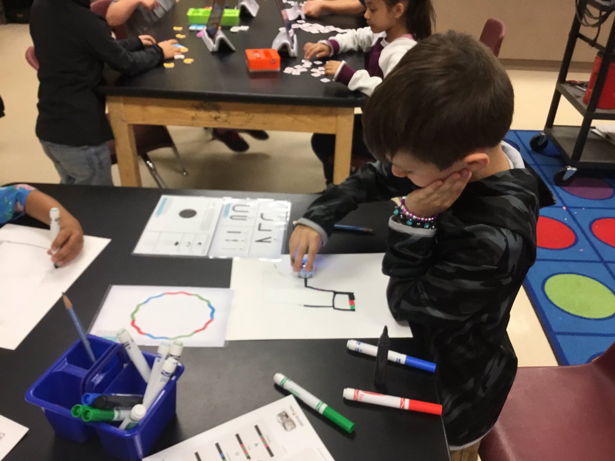 gesmakerspace's tweet image. First graders rotate through interactive centers.