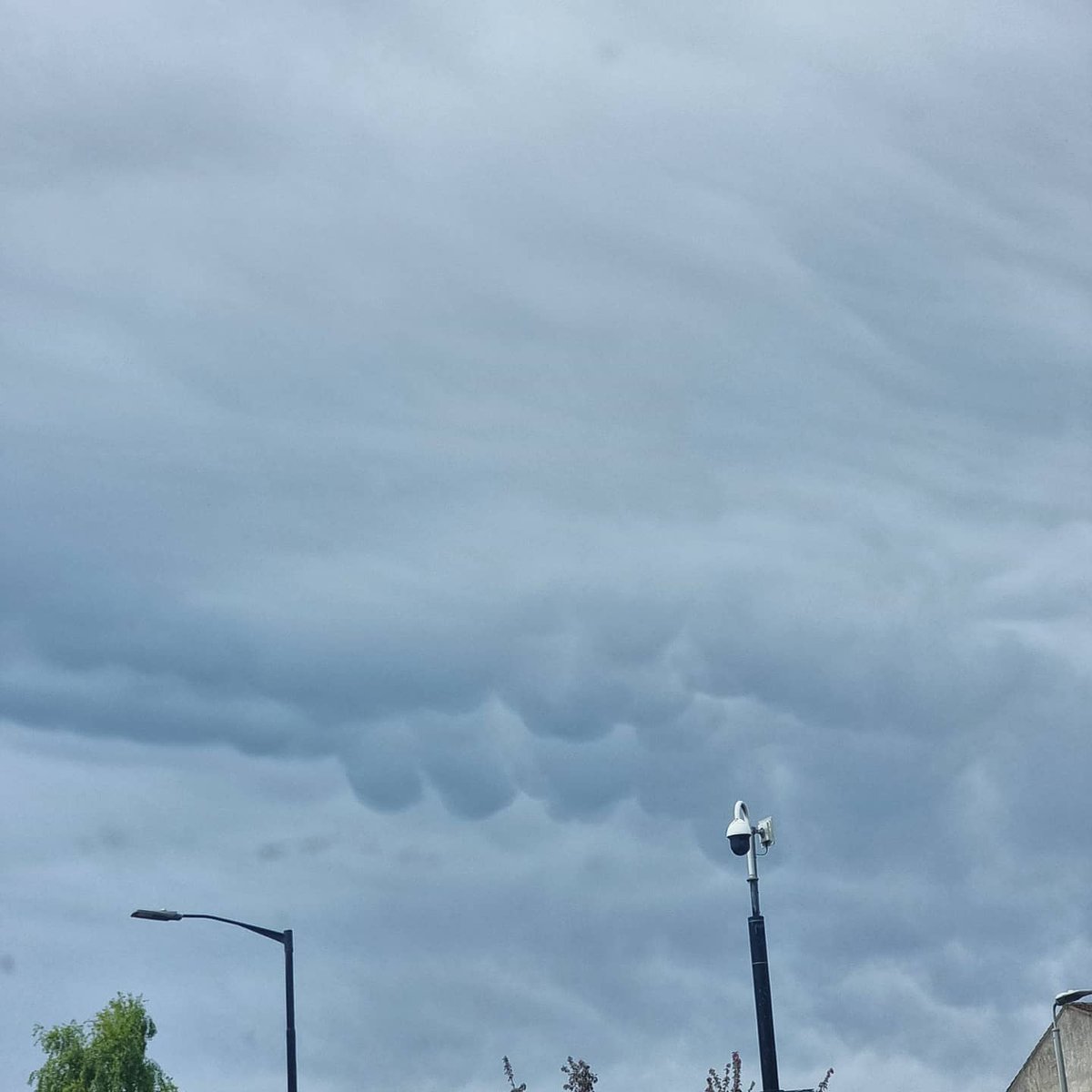 A1_gemgem's tweet photo. Mammatus clouds yesterday over Manchester https://t.co/uGXcgMeMzd