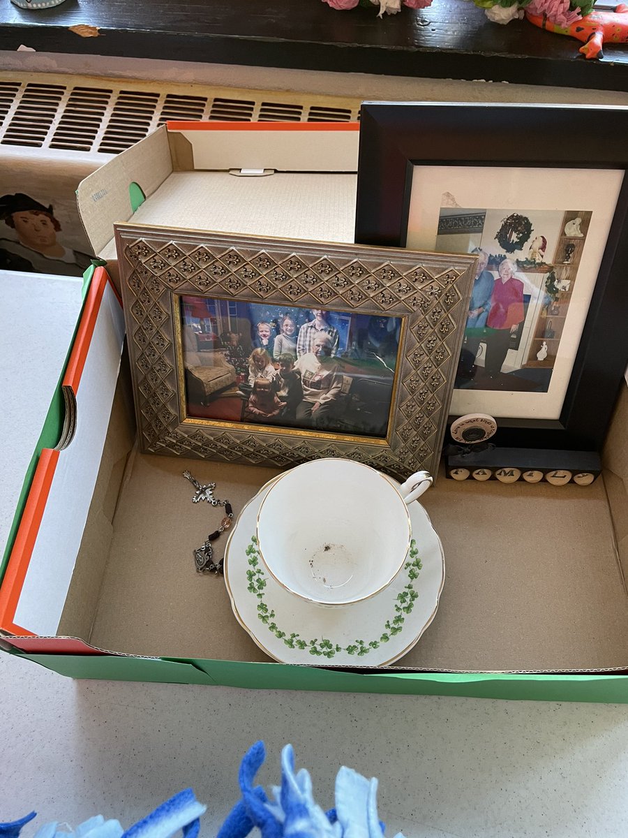 Seniors’ final project. Dia de los Muertos altars. Love seeing who has inspired these guys. Great class that will do great things in the future!
#mepoclassroom