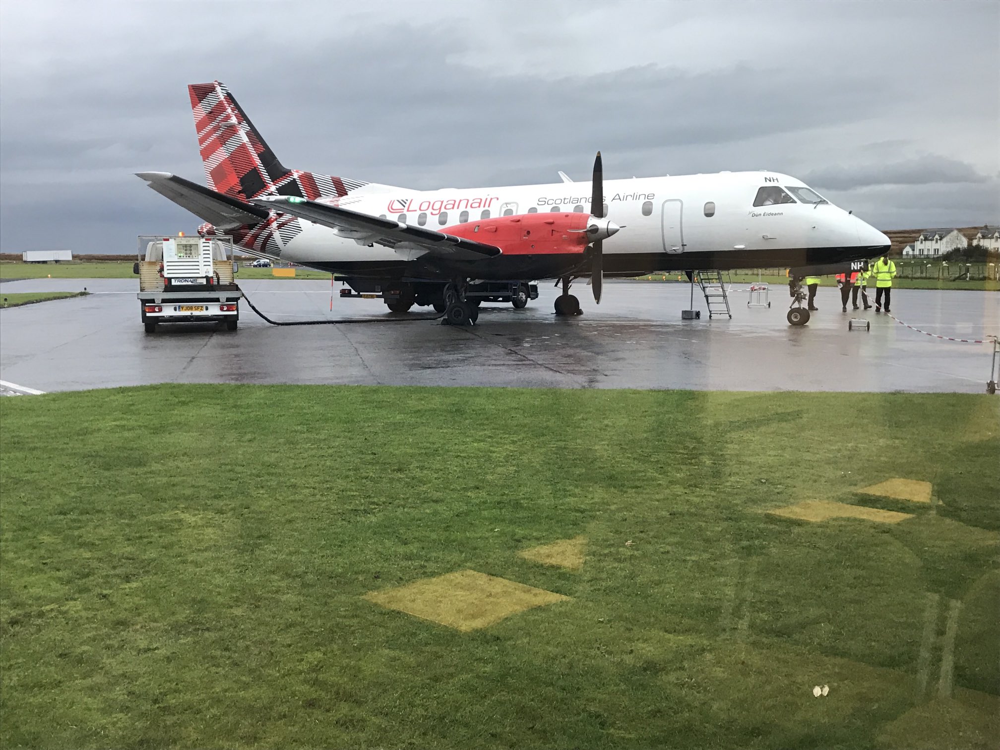 Visitbritain Japan ウィスキー ラバーなら誰もが一度は訪れたい聖地 アイラ島 では専用車を貸し切って毎日蒸留所をはしご 島中の蒸溜所を制覇してもまた戻ってきたいと思うから不思議 帰りはプロペラ機でグラスゴーまでひとっ飛び 動画も観て