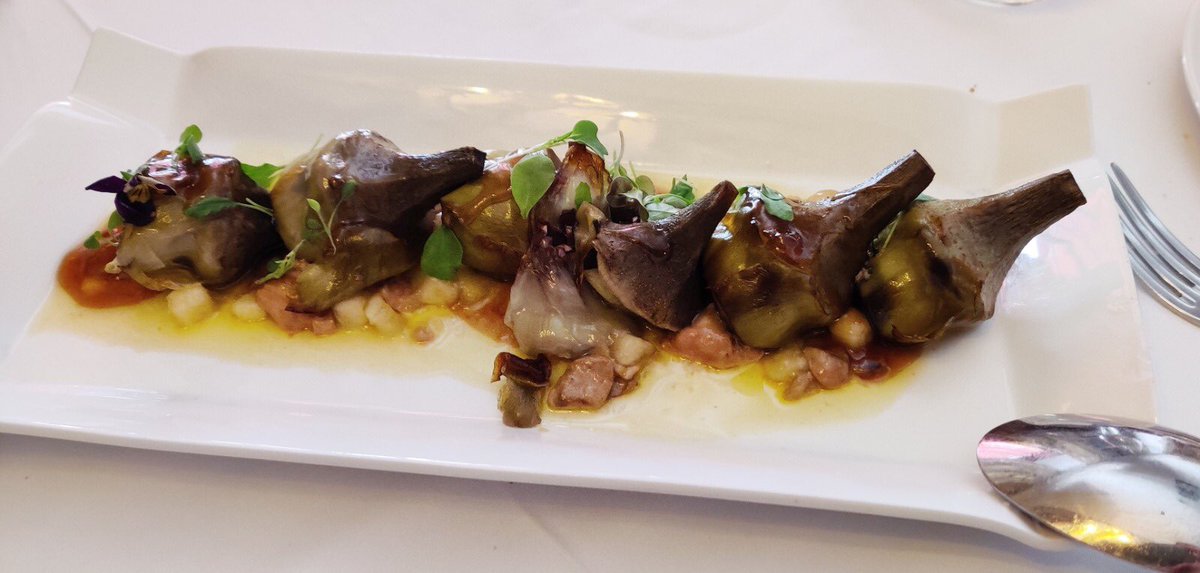 marbAllStars's tweet photo. Migas rondeñas; alcachofas salteadas en aceite de oliva virgen extra o la apoteosis, rabo de toro, el plato puntal de #PedroRomero en Ronda. Cocina con arte y carácter que nos devuelve a los sabores de siempre. Lo contamos en https://t.co/CWLLmaCt6B #AllStarsExperience https://t.co/MOZrUmShxw