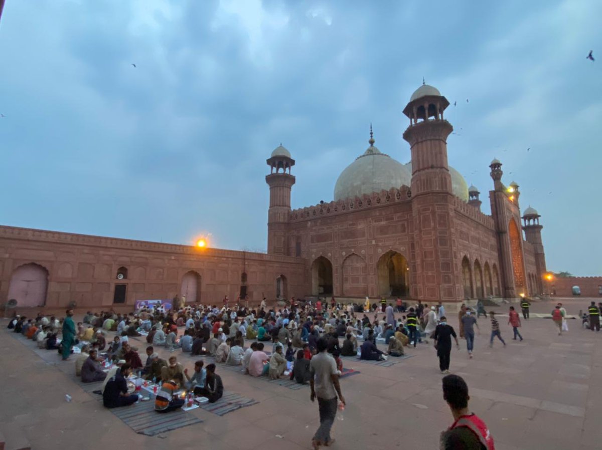 TeamJustajoo's tweet photo. Team Justajoo hosted Iftars of 700+ capacity on both 28th and 29th Ramzan https://t.co/tefGNl4BYG