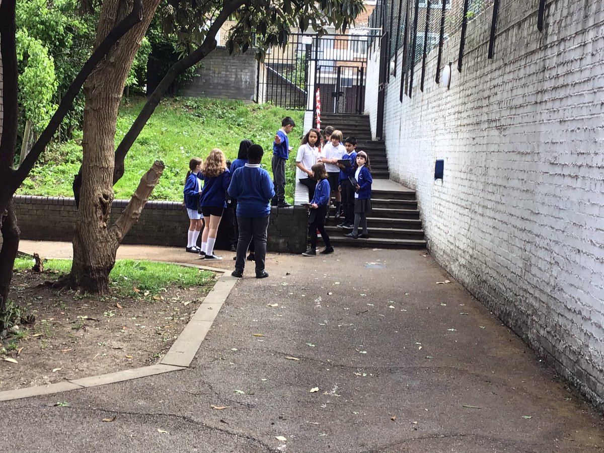 StrideMiss's tweet photo. Our amazing maths explorers finding right angles all around the school in a competition for the most original picture 📸 @MsRSykes @ShacklewellE8 https://t.co/yaW32WDXrE