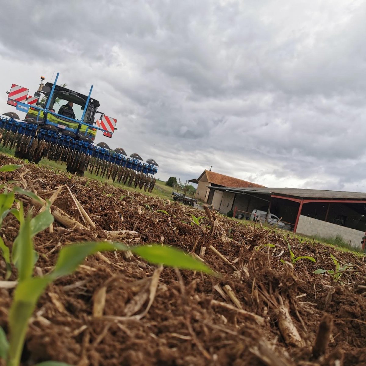 Carresas's tweet photo. #CARREDEMOTOUR #PARTIE4
Une belle (petite) semaine qui se termine pour ce CARRÉ DÉMO TOUR, dans la Dordogne (24) 🌤
À lundi pour la dernière partie de ce CARRÉ DÉMO TOUR 😎🚜 https://t.co/QY5ylhRtuZ