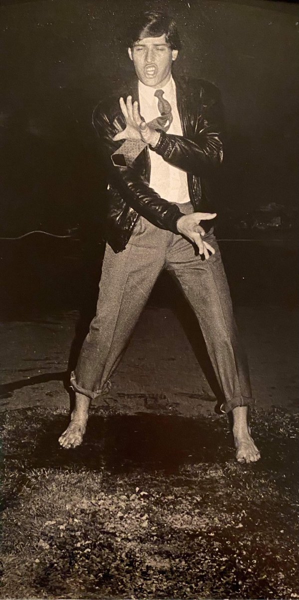 ryanlilly's tweet image. I can’t tell you how blown-away I am by this #painting EJ Nieves @officialnehs did for me of @TonyRobbins #firewalking! The reference photo is of Tony doing a #firewalk in New York City in the 1980s. #TonyRobbins #OwnYourFuture #OwnYourFutureChallenge #LiveWithPassion 🔥 🚶‍♂️