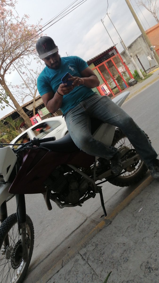 parejavallarta0's tweet photo. Si tengo que esperar hasta 1 hora para que me corten el cabello por el, lo espero. 🤣🍆💦🤤🤤🤤

#heterosvallarta #Vallarta #swVallarta #mayatesvallarta https://t.co/vclaLijVNR