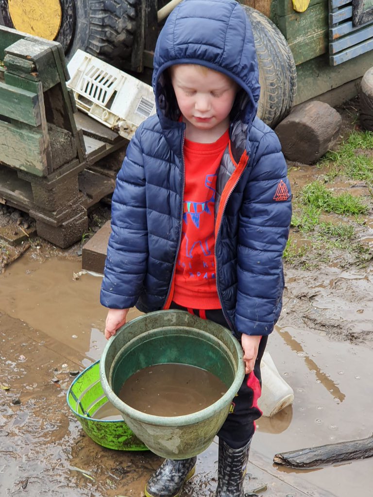 Cuiken_Primary's tweet photo. Silver learners working together to make a waterfall. #waterexploration https://t.co/hkegmRarQm