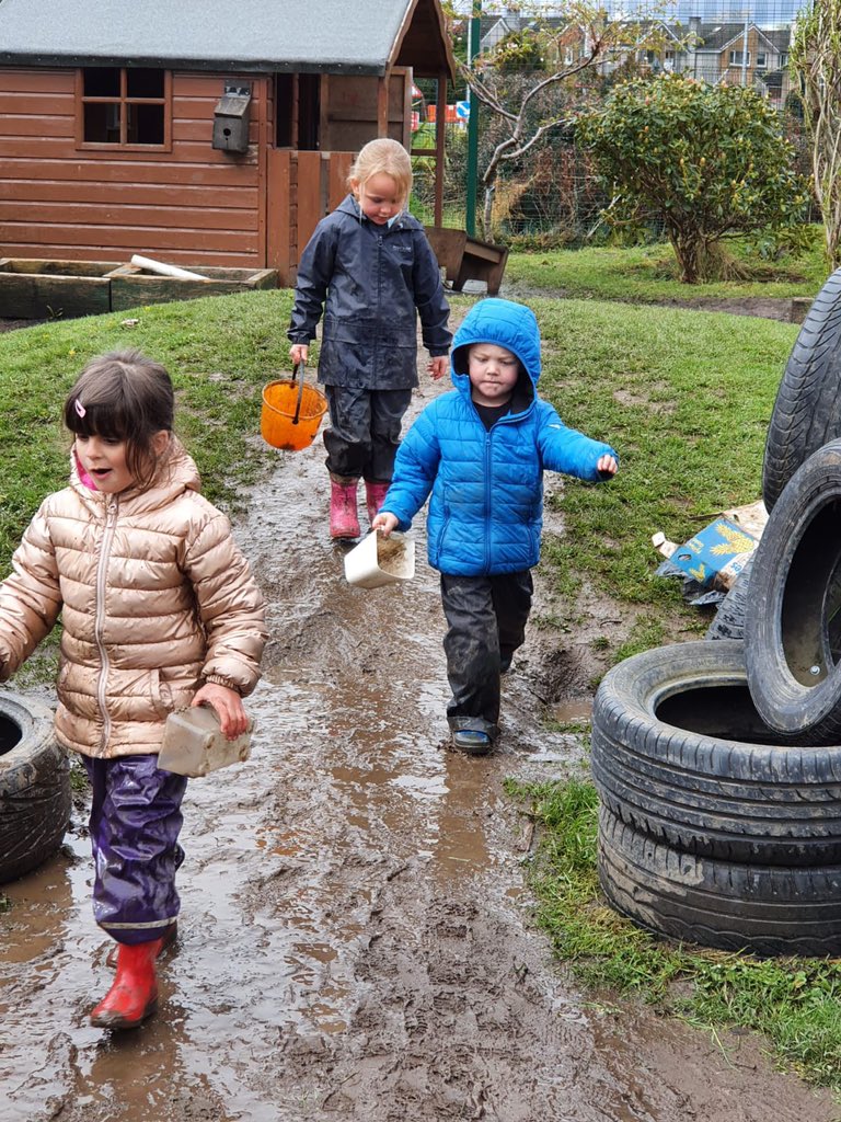 Cuiken_Primary's tweet photo. Silver learners working together to make a waterfall. #waterexploration https://t.co/hkegmRarQm