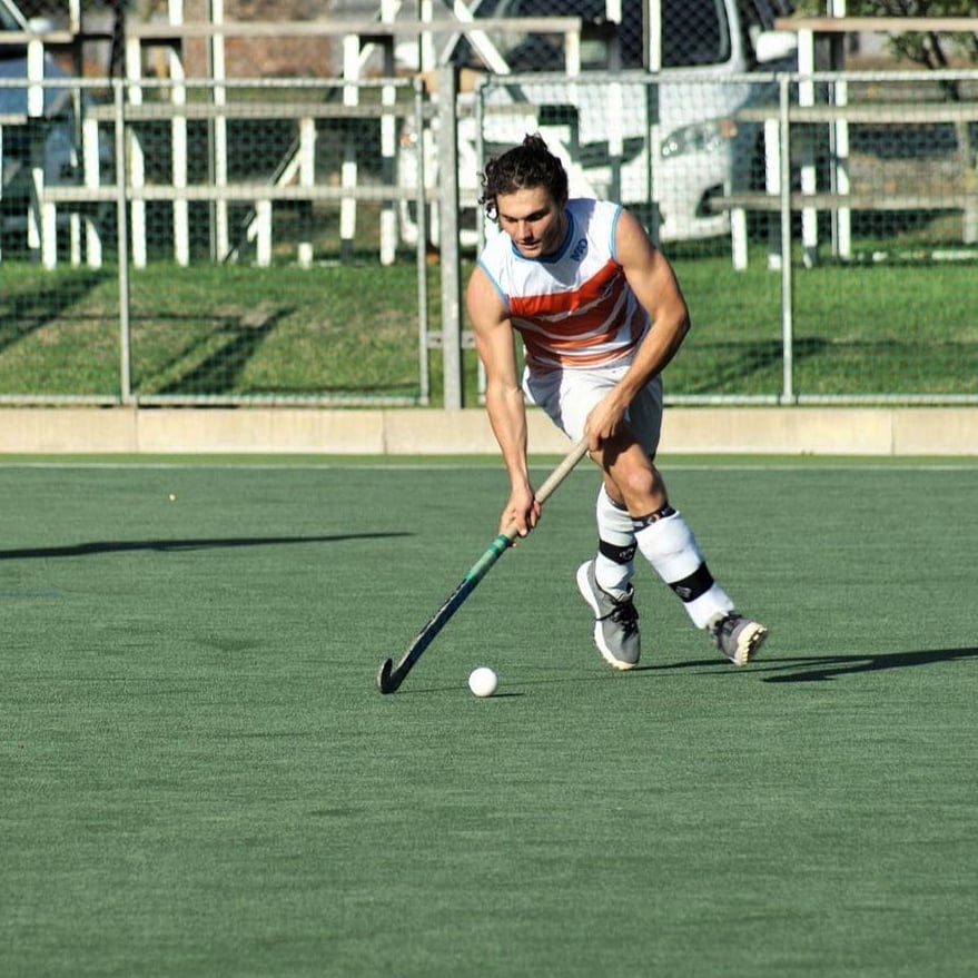 Are you covered 🍌

The bananaskinZ calve compression sleeves are perfect for hockey .
Aiding in performance and recovery aswell as providing comfort for your shin pads 

#localislekker #bananaskinz88 #backedbyjak #sports
