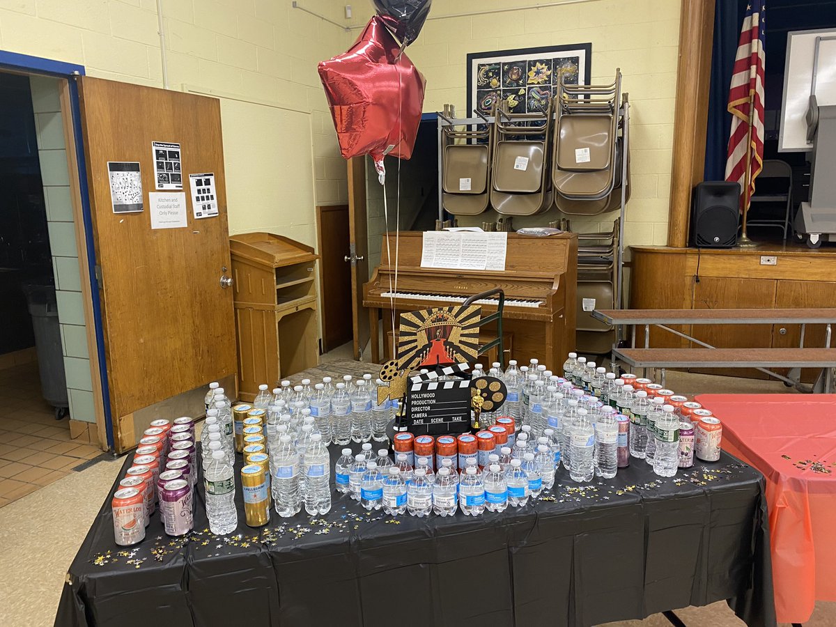 pulaski_road's tweet photo. Thank you to our wonderful PTA for the Staff Appreciation Day lunch! A special shout out to Mario’s for supplying the delicious lunches! 👩🏻‍🏫❤️👨🏻‍🏫 https://t.co/LNyyPFFXnm