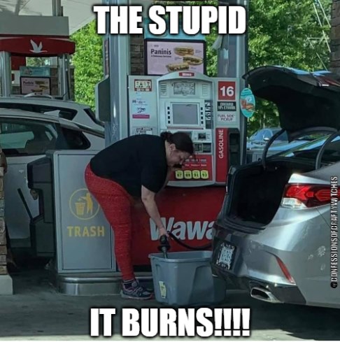 TheRealLoriJ's tweet image. If you are doing this, PLEASE STOP.  And then slap yourself in the face.  #Pipelinehack #GasShortage2021 #gasshortage