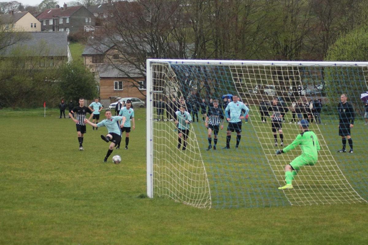 GALLERY: @TheAbbeyFC played local rivals @bardon_mill in the #Hexham and District Sunday League last night.

#Northumberland #TyneValley #SundayLeague

hexham-courant.co.uk/sport/19297768…