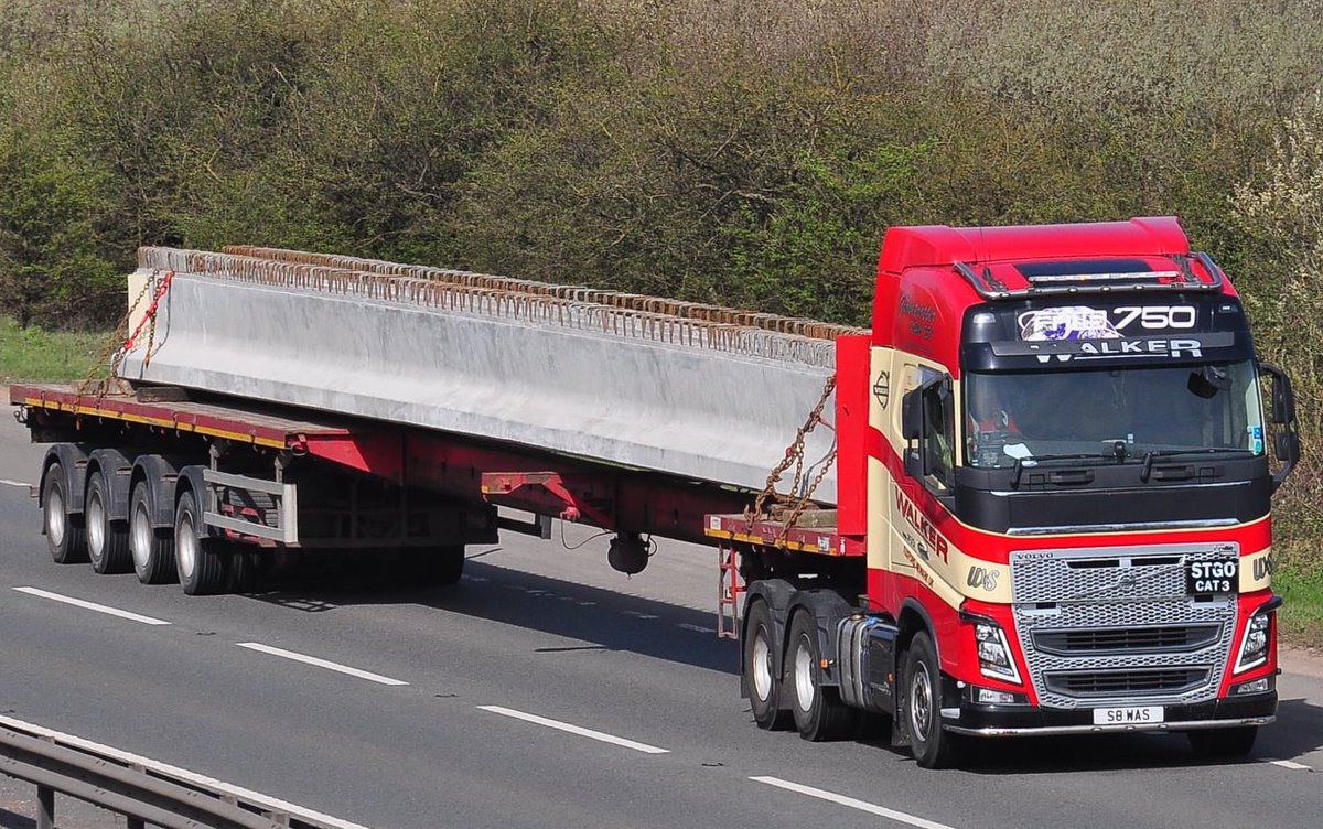 Extendable rear steering trailers for long loads @Walker_Tuxford #heavyhaulage #abnormalloads #heavytorque #specialisthaulage #haulage #trucks #lowloader #trucking #crane #transport #logistics #concretebeam #bridgebeam #construction #bridge #beam #precastconcrete #fabrication