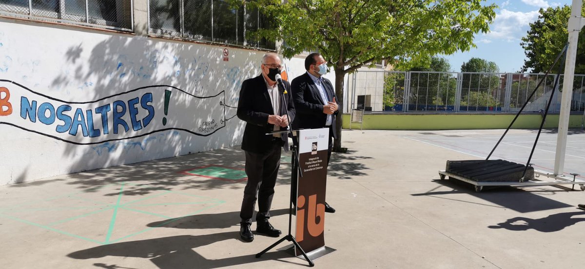 educaciocat's tweet photo. 🆕 L'Institut @insbiada de #Mataró s'integrarà a la xarxa pública d'@educaciocat

📸 El #conseller @JosepBargallo i l'alcalde @DBotePaz presenten l'acord perquè el procés d'integració finalitzi de cara a la preinscripció del curs 2022-2023

📝 [Comunicat] https://t.co/IXtXRMdK5J https://t.co/6RxYj1xQop