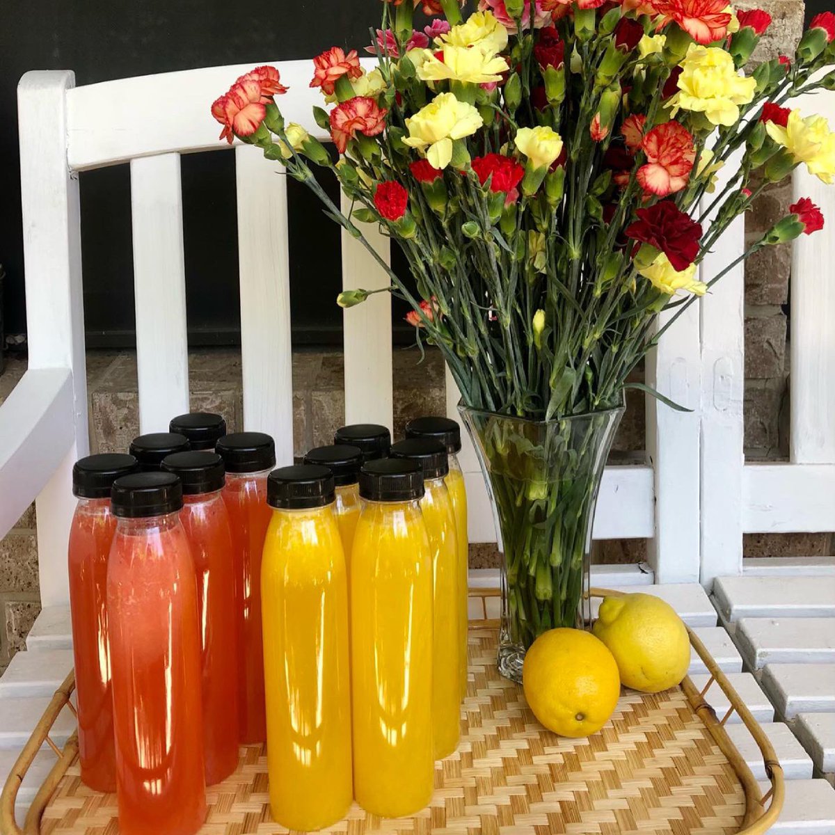 LoyalRichValues's tweet photo. Doing numbers all summer!! HMU 
1 for $4 or 3 for $10‼️ Perfect blend of fruits to spike with your favorite alcohol. #Lemonade #LavishSqueeze https://t.co/qoVMkVoZUP