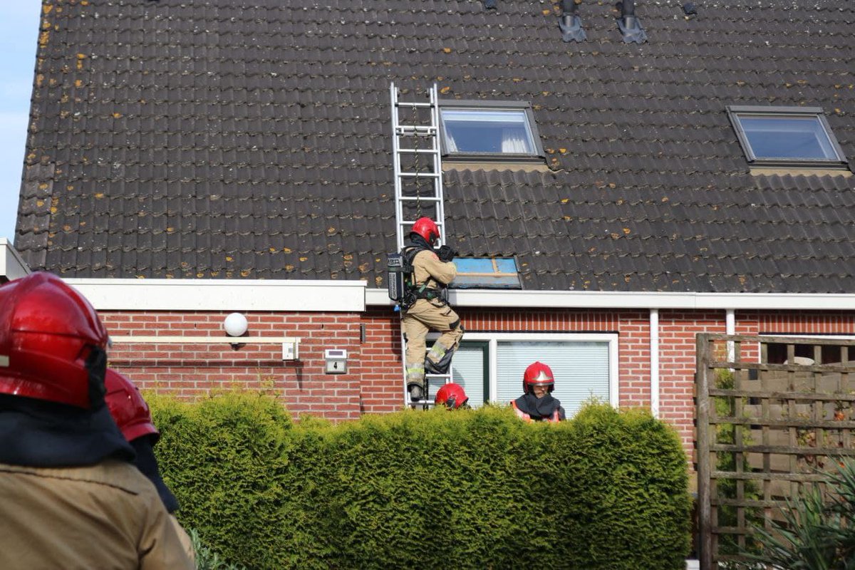 Brandweer ingezet voor brand op bovenverdieping van woning - #Groningen -..