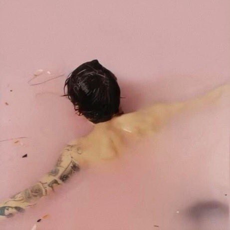 hstylespics's tweet photo. happy 4 years to HS1 https://t.co/FbyzwrBw3Q