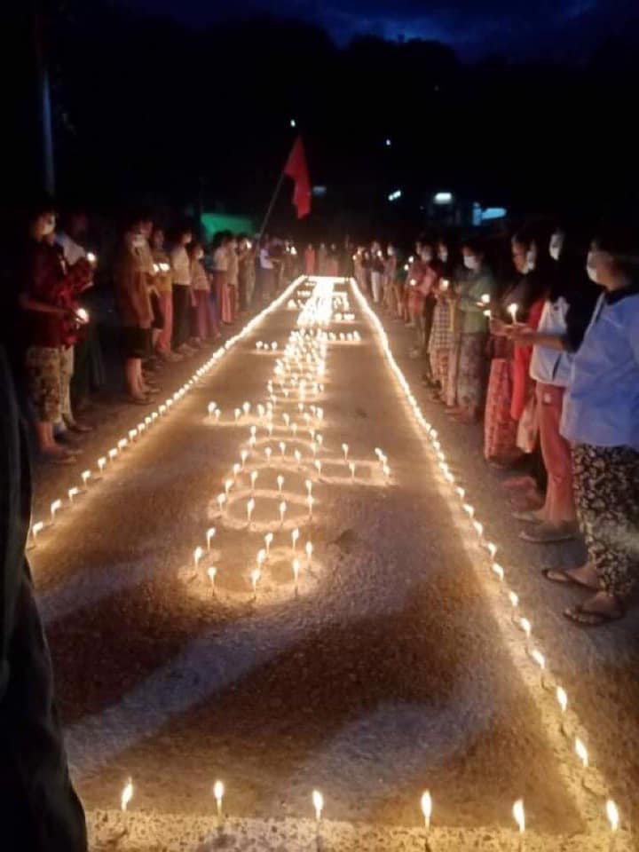 Myanmar_Now_Eng's tweet photo. Evening protest against the military dictatorship in Hpakant, Kachin, today (May 12). 

Photo: CJ

#WhatsHappeningInMyanmar https://t.co/5AmgtMkCf2