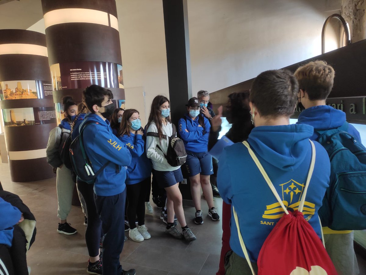 CConcabella's tweet photo. Avui ens ha visitat un grup d'alumnes de 3r d'ESO de l'escola @stjaume_lheures de Lleida. Fan el treball de síntesi sobre l'Edat Mitjana a la Segarra, un projecte que ofereix el @CE_Segarra. D'un castell a l'altre es desplacen en bici. Així fan esport i gaudeixen de la natura. https://t.co/LaRSTGZN4o