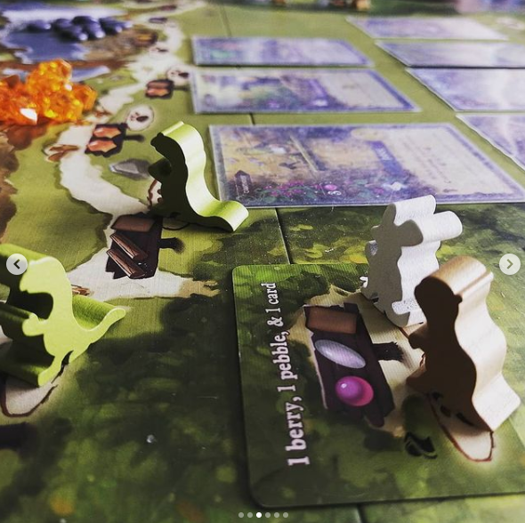 Patate des ténèbres (@patatetenebres) on Twitter photo Après-midi Everdell, de James A Wilson et <a href="/AndrewBosley/">Andrew Bosley</a> chez <a href="/StarlingGames/">Starling Games</a> toujours très plaisant, fluide, et agréable pour les novices.
J'ai utilisé les objectifs de l'extension Bellfaire, plus simples et tout autant intéressants. Après-midi Everdell, de James A Wilson et <a href="/AndrewBosley/">Andrew Bosley</a> chez <a href="/StarlingGames/">Starling Games</a> toujours très plaisant, fluide, et agréable pour les novices.
J'ai utilisé les objectifs de l'extension Bellfaire, plus simples et tout autant intéressants.
